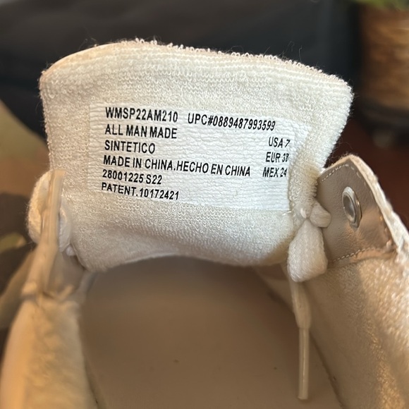 Scoop white sneakers, preowned in excellent condition, size 7. - Picture 7 of 7